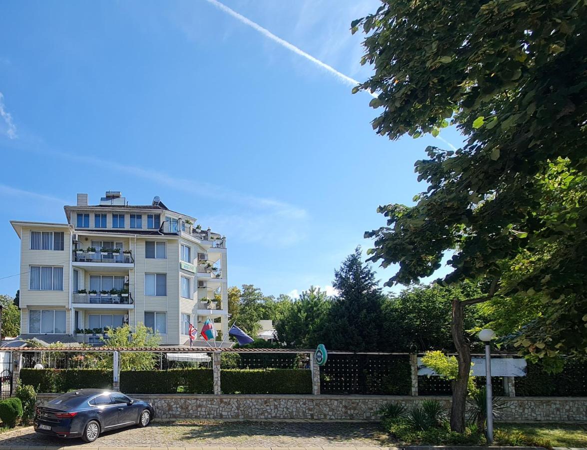 Hotel Rai Obrocsiste Kültér fotó