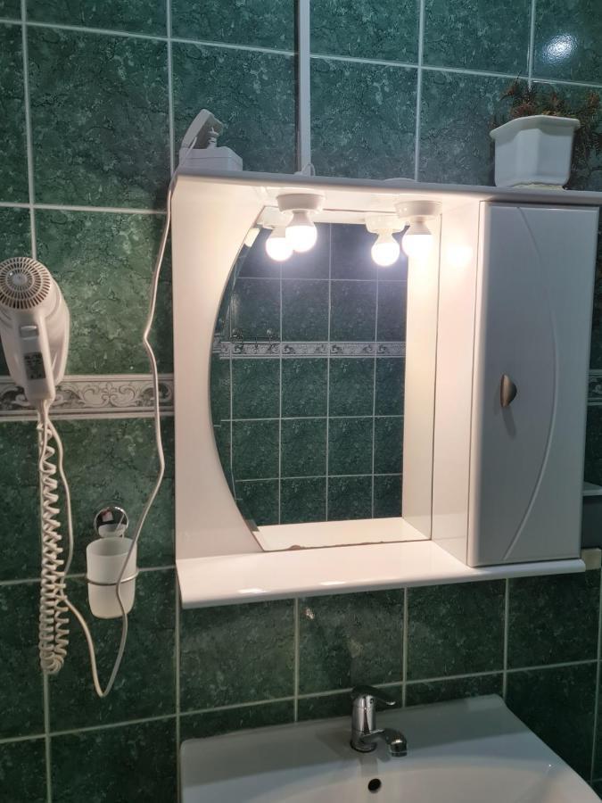 Hotel Rai Obrocsiste Kültér fotó