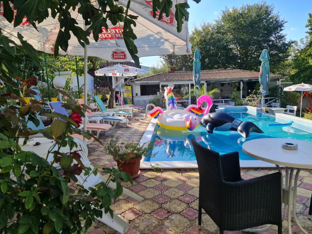 Hotel Rai Obrocsiste Kültér fotó