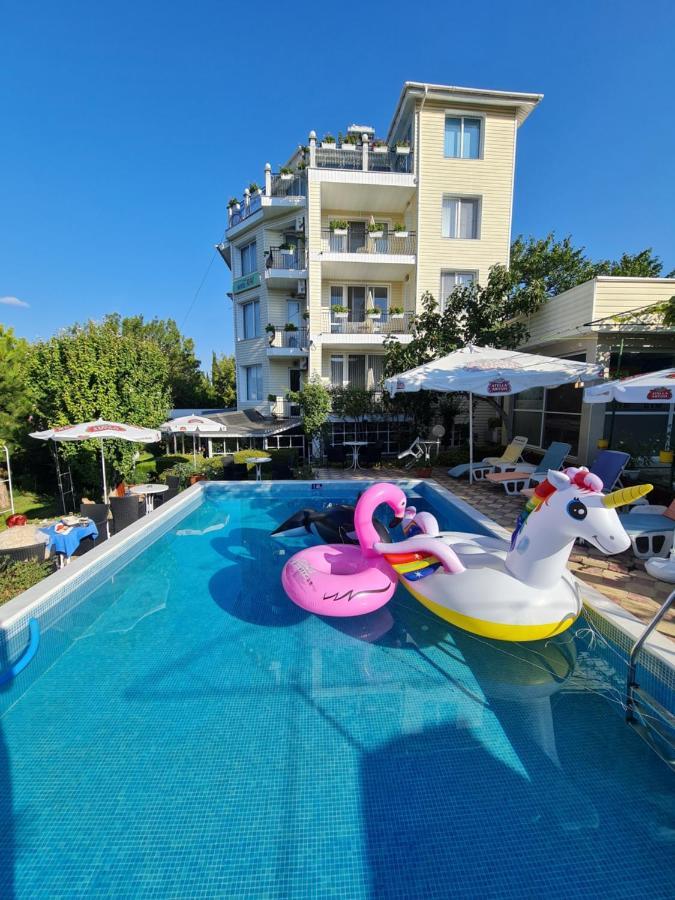 Hotel Rai Obrocsiste Kültér fotó