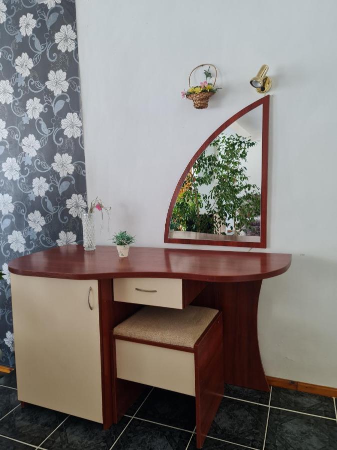 Hotel Rai Obrocsiste Kültér fotó