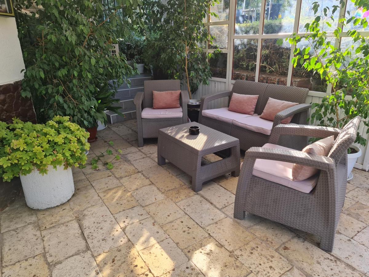 Hotel Rai Obrocsiste Kültér fotó