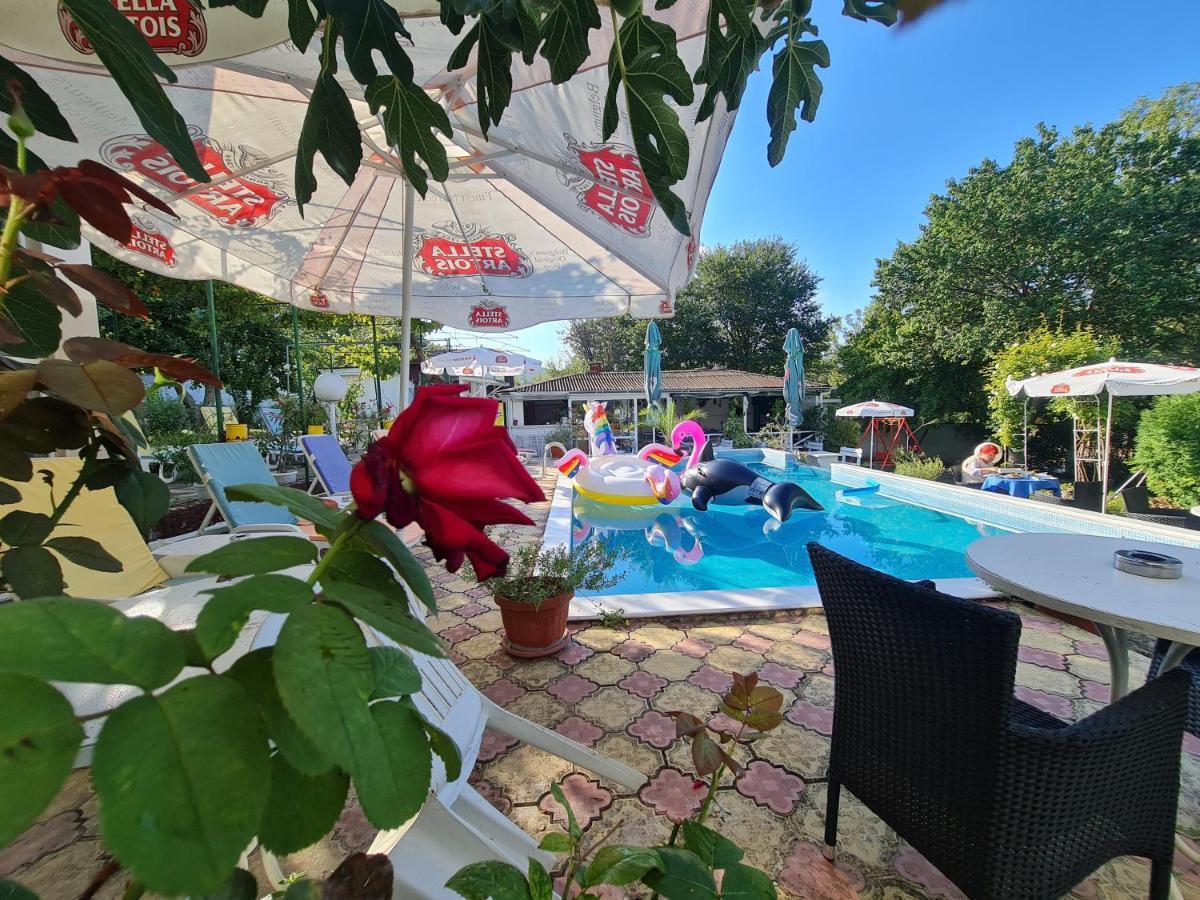 Hotel Rai Obrocsiste Kültér fotó