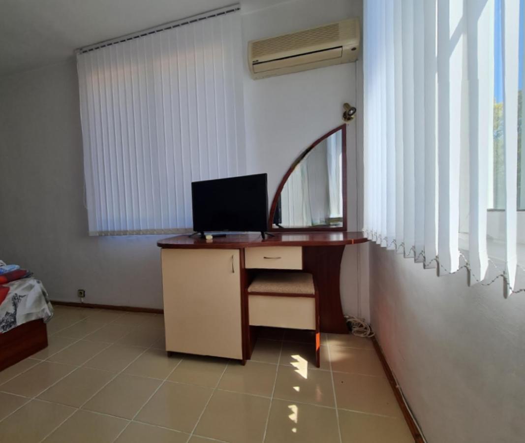 Hotel Rai Obrocsiste Kültér fotó