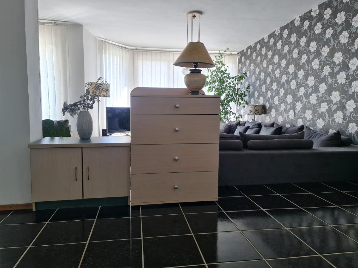 Hotel Rai Obrocsiste Kültér fotó