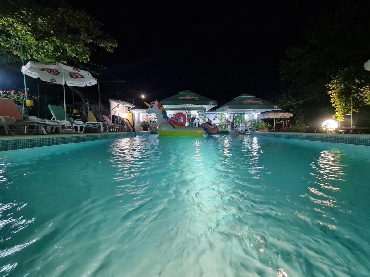 Hotel Rai Obrocsiste Kültér fotó