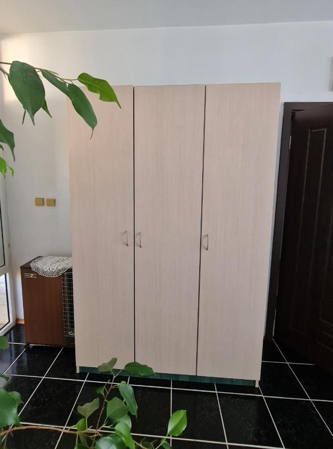 Hotel Rai Obrocsiste Kültér fotó
