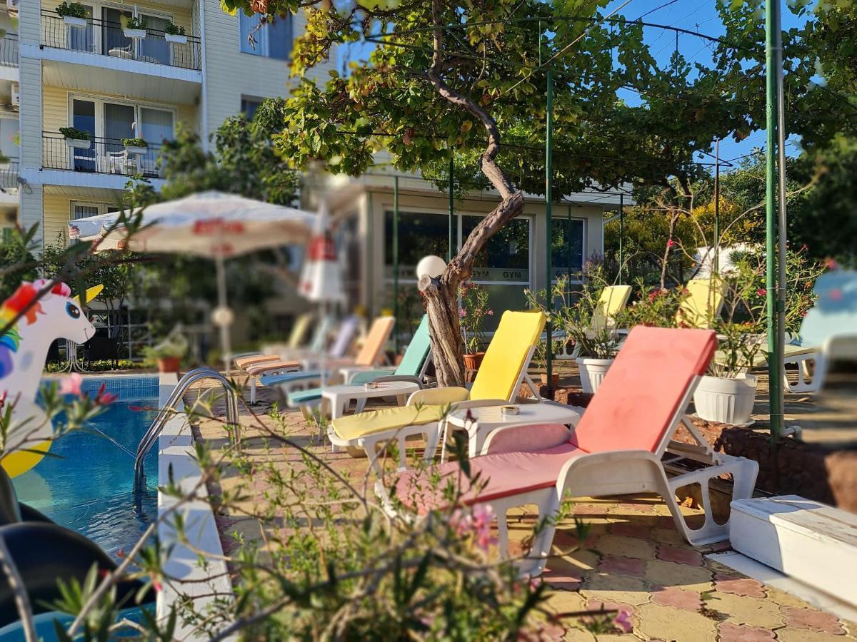 Hotel Rai Obrocsiste Kültér fotó