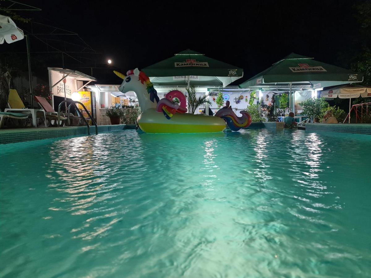 Hotel Rai Obrocsiste Kültér fotó