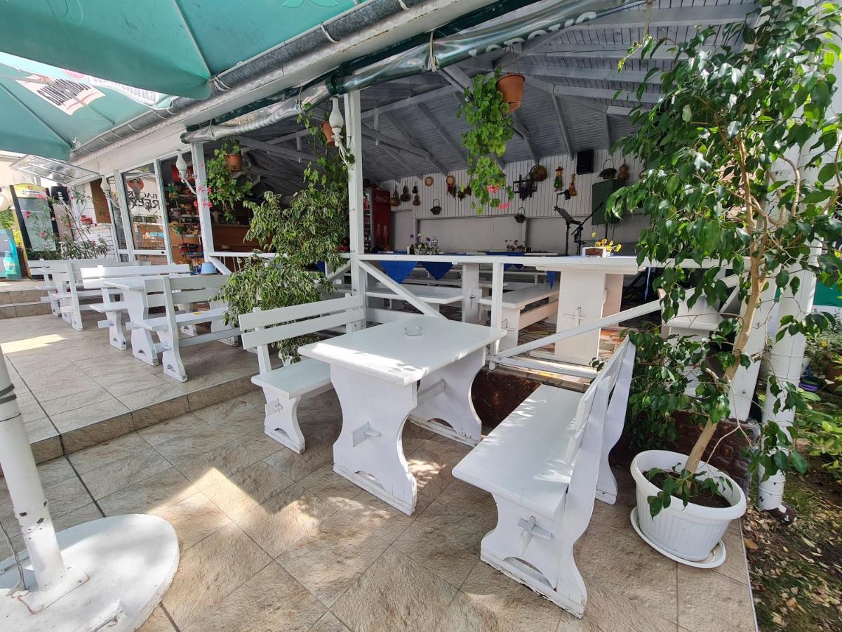 Hotel Rai Obrocsiste Kültér fotó