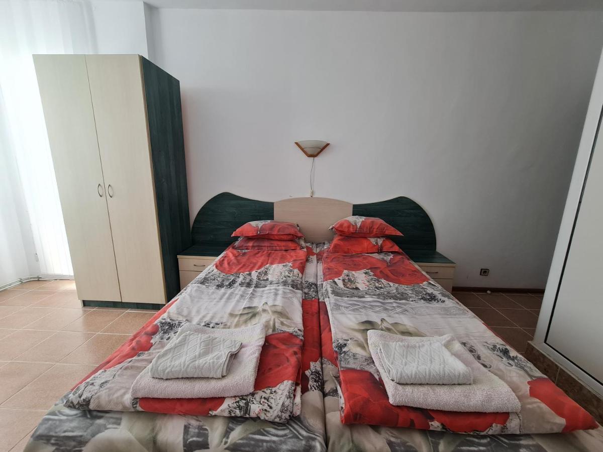 Hotel Rai Obrocsiste Kültér fotó