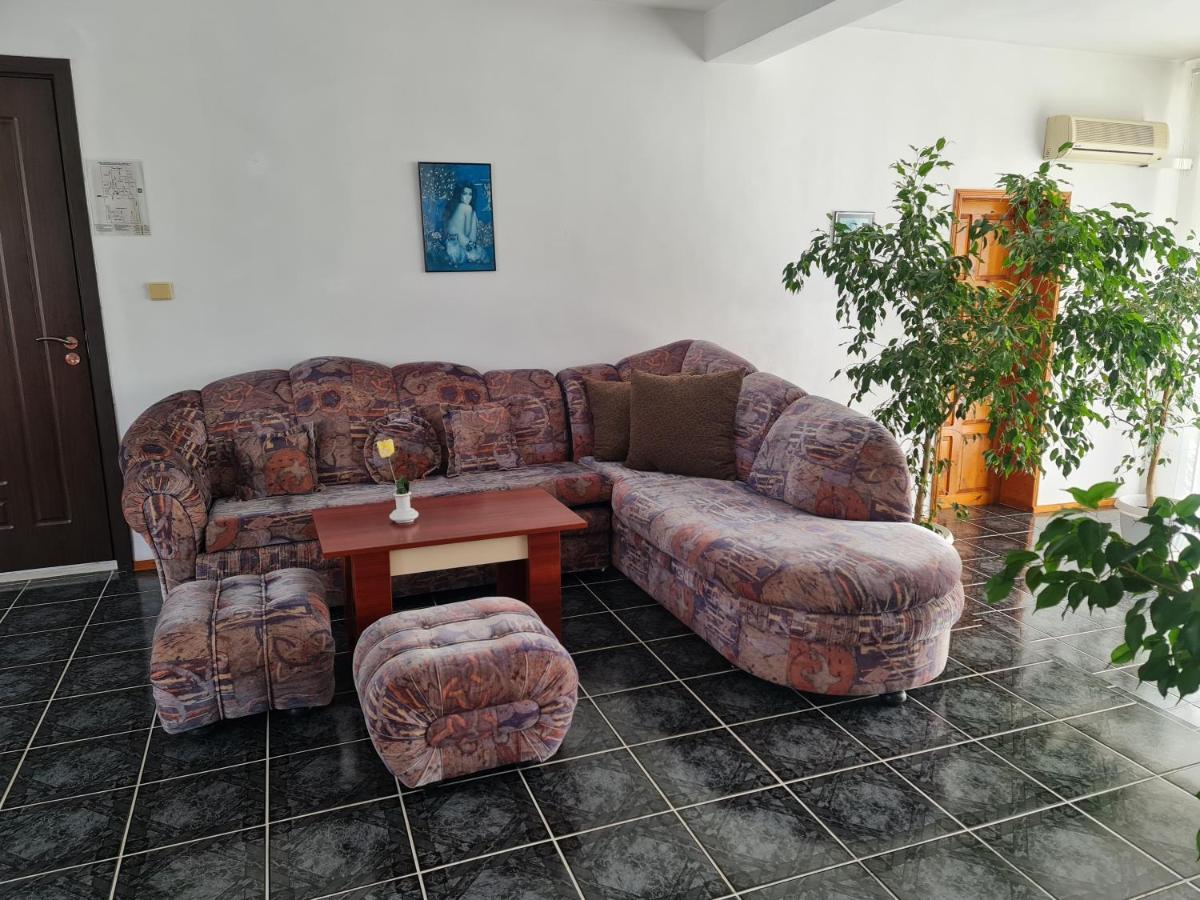 Hotel Rai Obrocsiste Kültér fotó