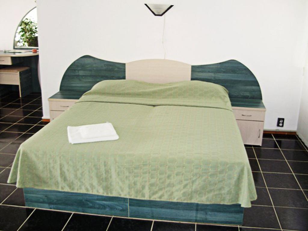 Hotel Rai Obrocsiste Szoba fotó