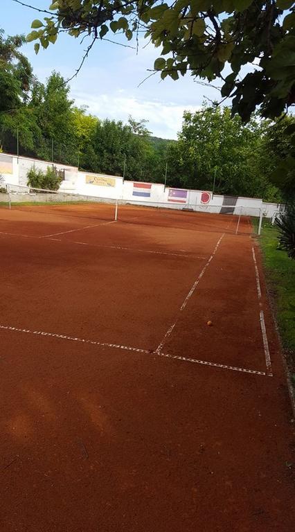 Hotel Rai Obrocsiste Kültér fotó