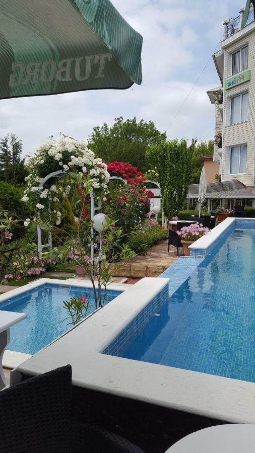Hotel Rai Obrocsiste Kültér fotó